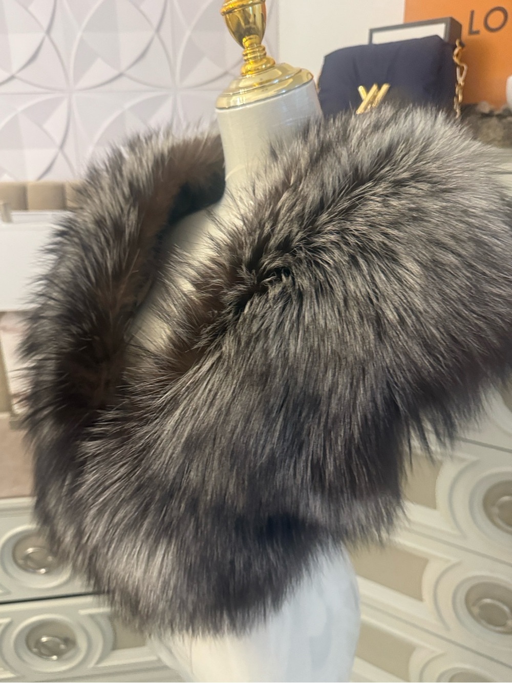 Saga furs silver Fox fur shawl like new